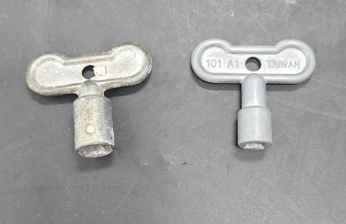 Lot hydrant keys - 2,
