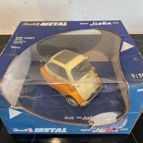 Revell bmw isetta 250 two - isetta, two-tone