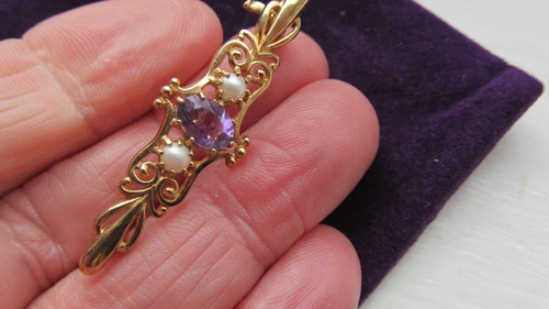 Vintage 9ct gold brooch set
