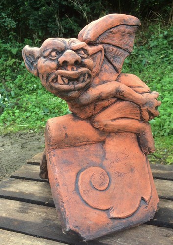 Mooning gargoyle angled - gargoyle,