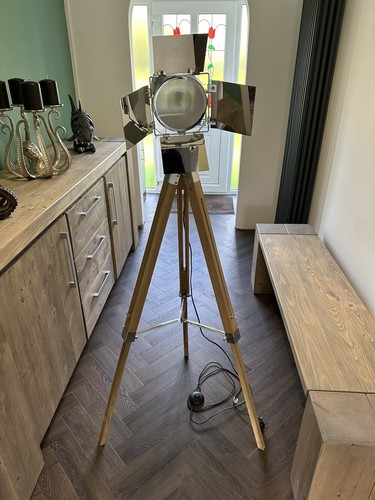 Next tripod floor - next,