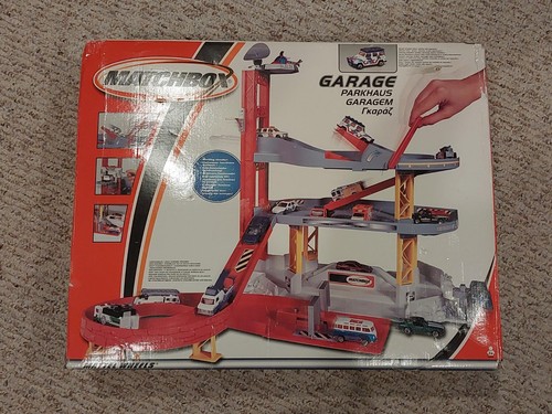 Matchbox garage exclusive - matchbox,
