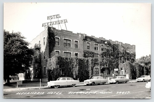 Climbing ivy hotel - on,