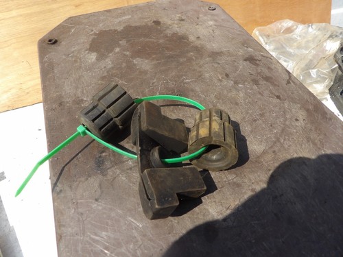 Honda 250 tank rubbers - cm,