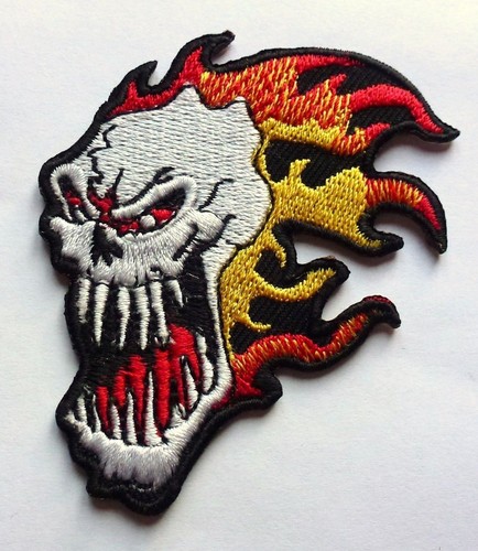 Fanged skull flames - skull,