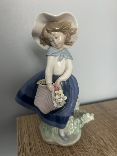 Lladro figure young - figure,