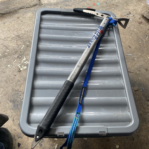 Mountain technology ice - mountain, axe