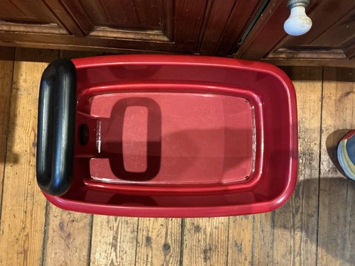 Radio flyer red plastic wagon - red,