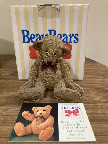 Beau bears paw - paw, prints