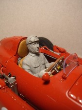1/18 FIGURE  FANGIO  DRIVING