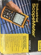 Fluke 124 Industrial ScopeMeter Handheld Oscilloscope & Multimeter