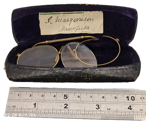 Pince nez glasses - nez,