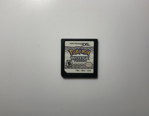 Pokemon white version - white,