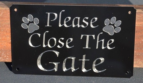 Please close shut the gate - please, close/shut