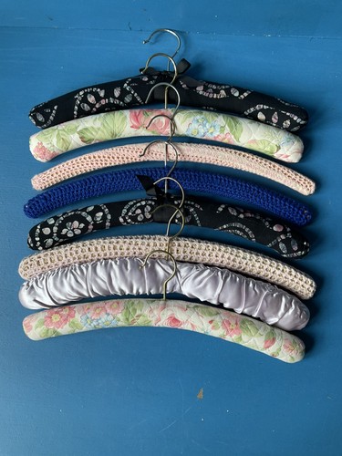 Wooden coat hangers with - 8,