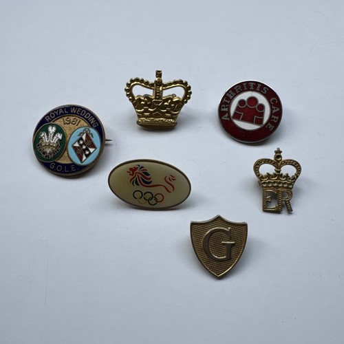 Assortment mixed badges - mixed,