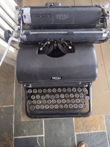 Vintage royal kmm typewriter - kmm,