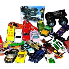 30 Hot Wheels 1:64 Diecast