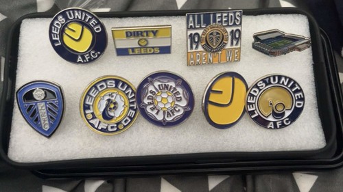 Leeds united pin badges - united,