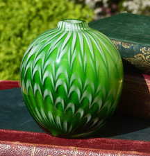 Murano glass vase green swirl