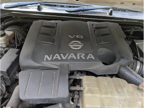 Nissan navara top engine cover - top,