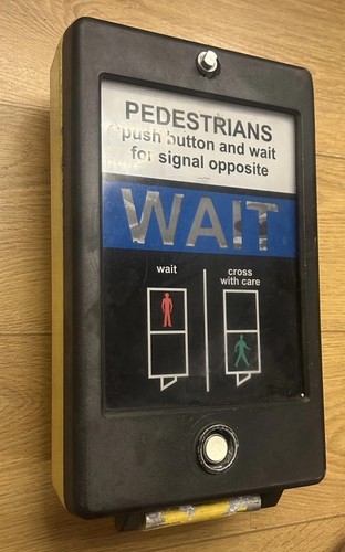 Pedestrian crossing wait - crossing,