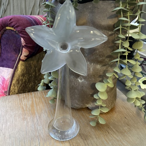 Fluted lily shape - lily,