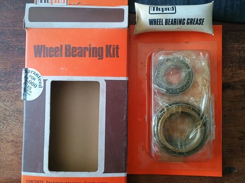 Front wheel bearing kit - front,