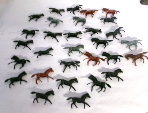 Plastic toy horses hole - 3",