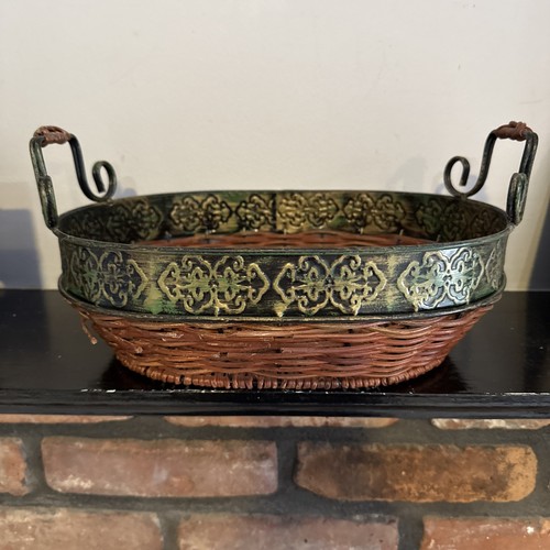 Wicker and metal basket - , /