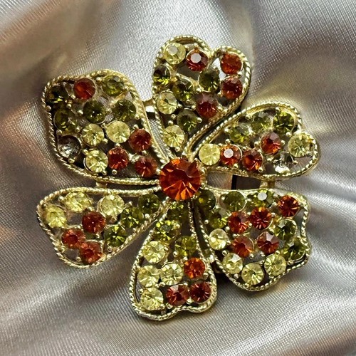 Exquisite gold tone flower