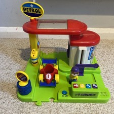 ELC Happyland Garage Set