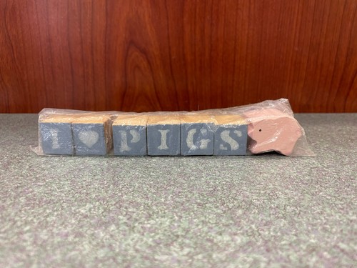 Vintage love pigs - love, wooden