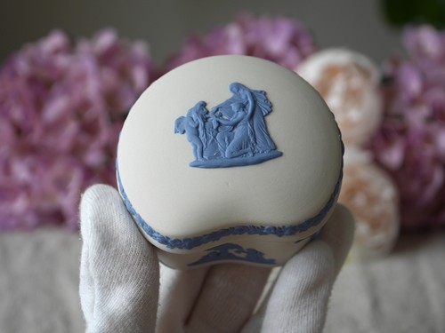 Vintage wedgwood blue white - blue,