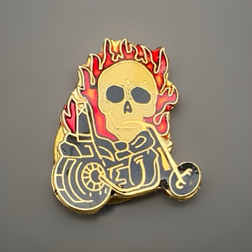 Flaming gold skull riding - flaming,