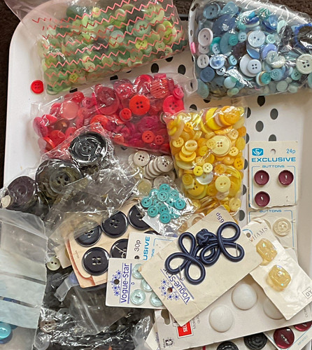 Mixed plastic sewing buttons - plastic,