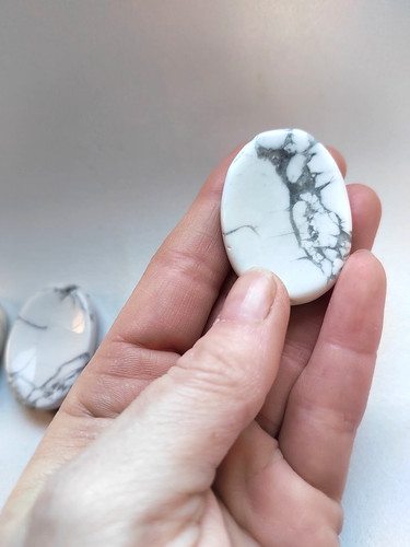 Howlite thumb stone worry - howlite,
