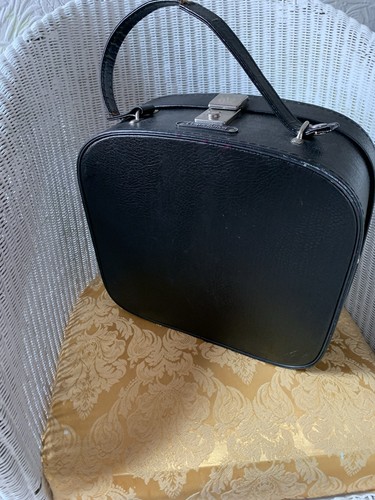 Black vantity case made - vantity, by