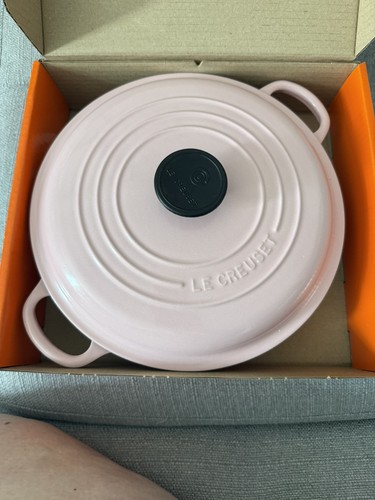 Creuset signature cast iron - creuset,