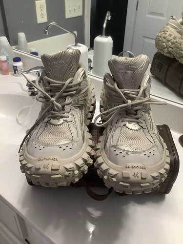Balenciaga bouncer defender - bouncer,