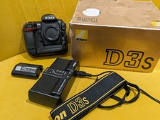 Nikon D3s + Dual Charger + 2