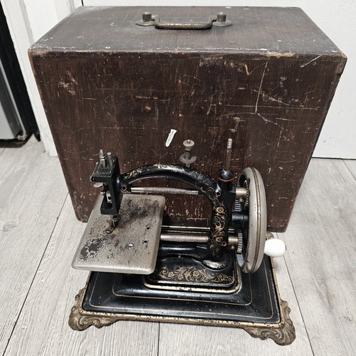 Table top sewing machine - sewing, rare