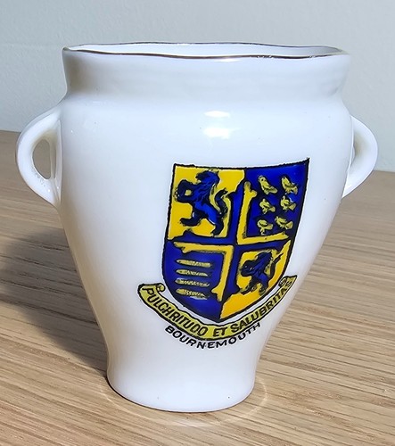 Goss crested china - ,