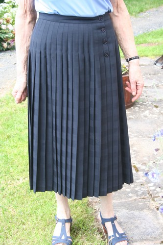 Jaeger pleated skirt navy blue - jaeger,