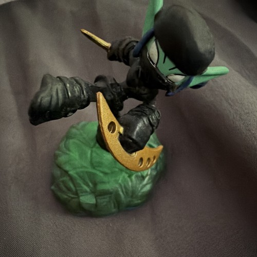 Green black ninja figurine - ninja,