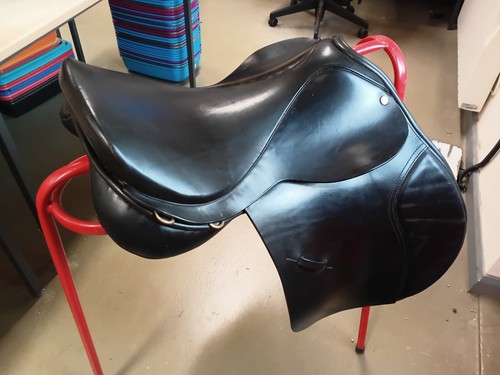 Black country eventing saddle - country,