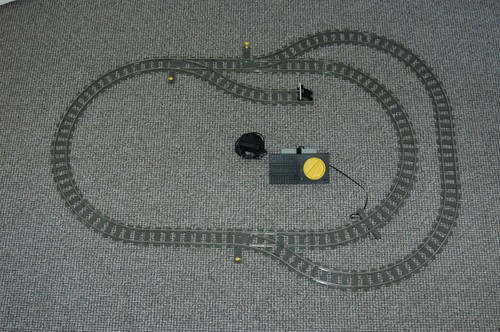 Lego train tracks railway - train, 9v