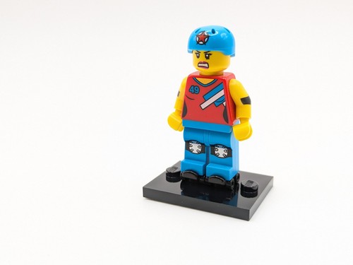 Lego roller derby girl - roller,