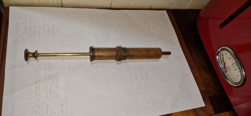 Pump paraffin pressure vapour