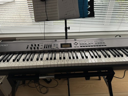 Roland rd700 stage - on,
